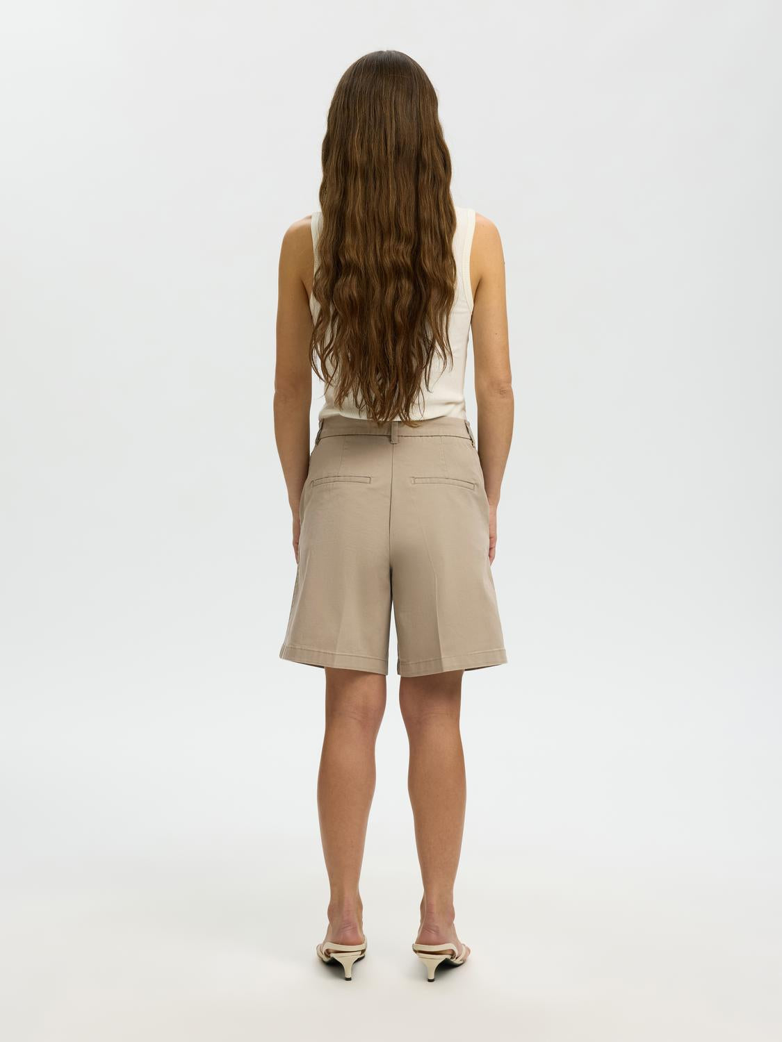 model_shot-back